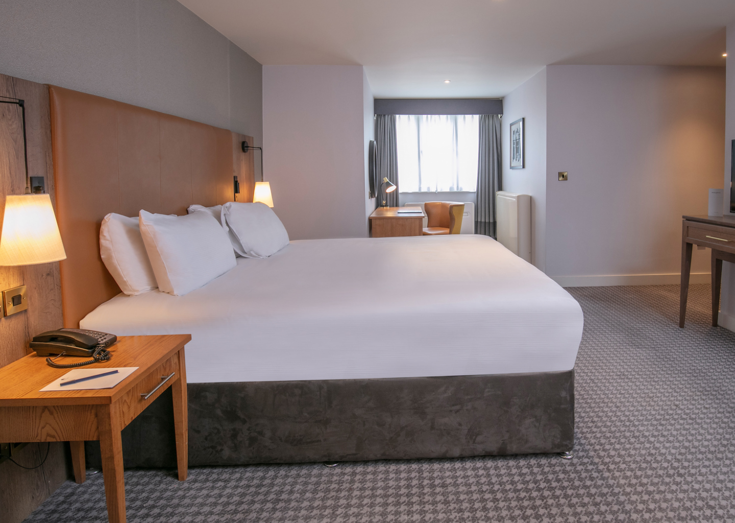 DELUXE ROOM