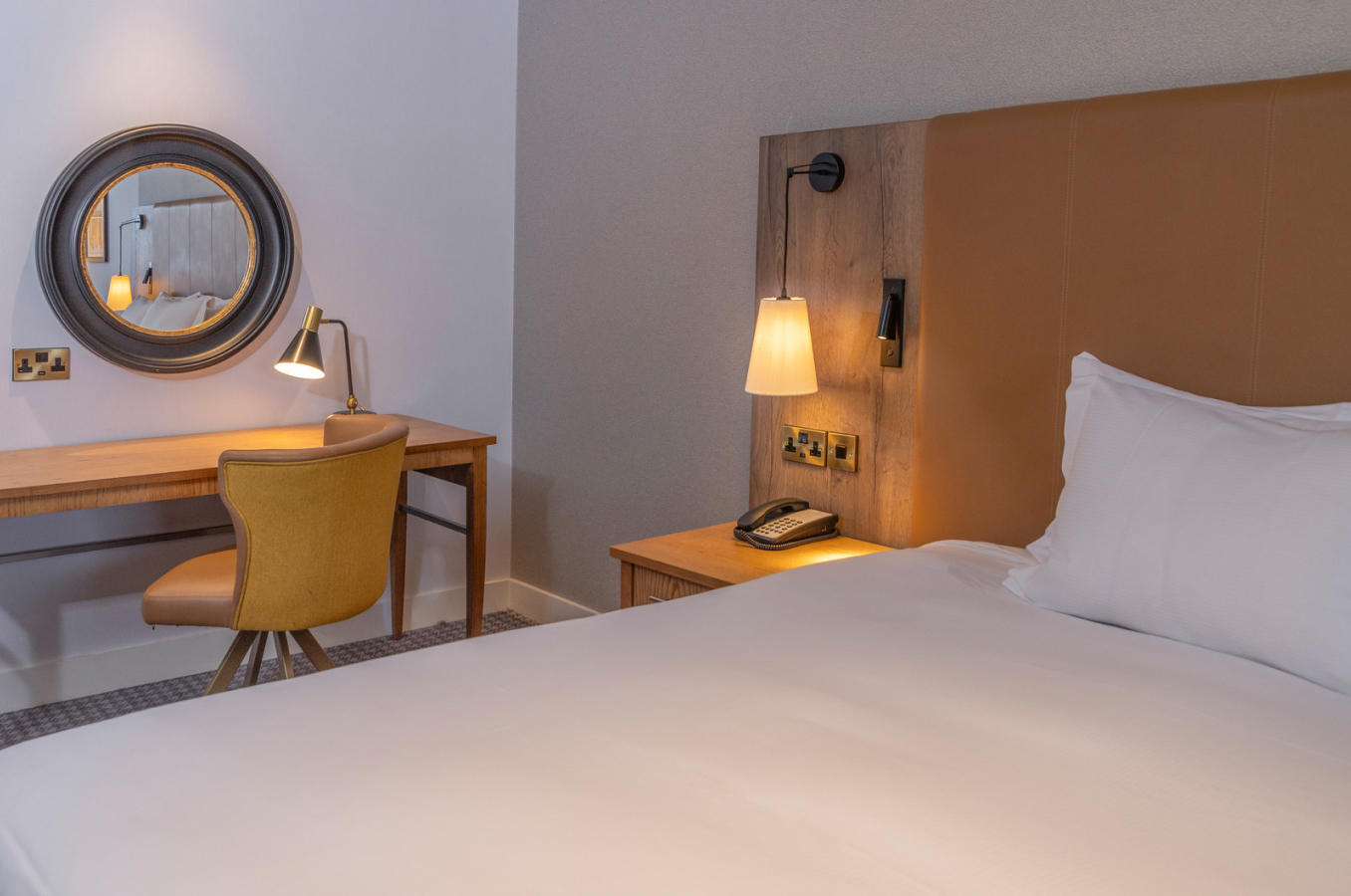 Oxford Mainrooms Promogrid Large Desktop