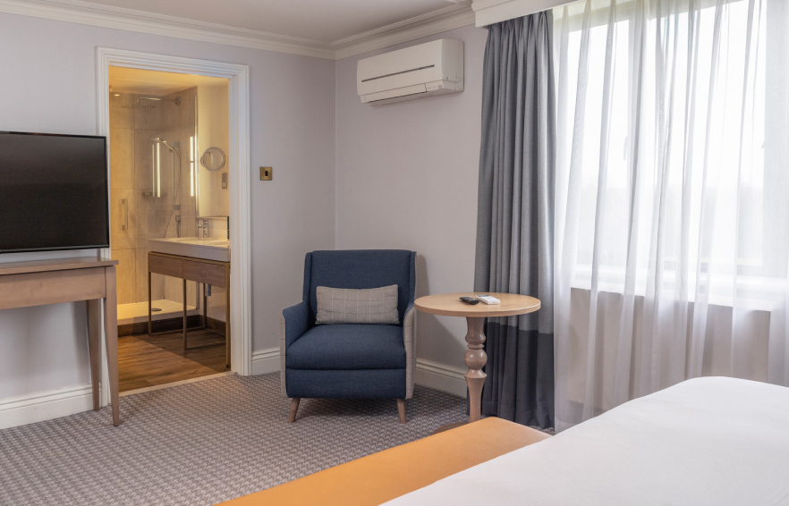 Oxford Suites Carousel Desktop 3