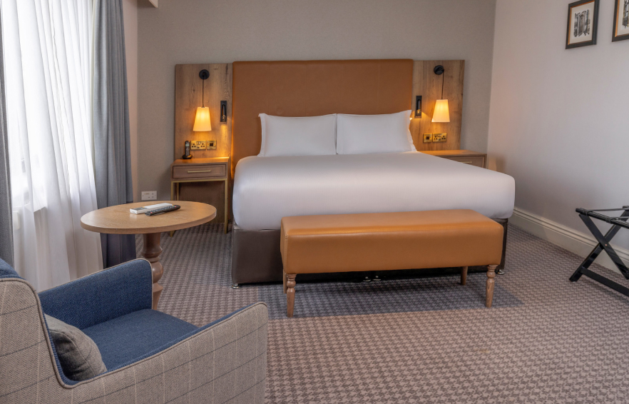 Oxford Suites Carousel Desktop 2