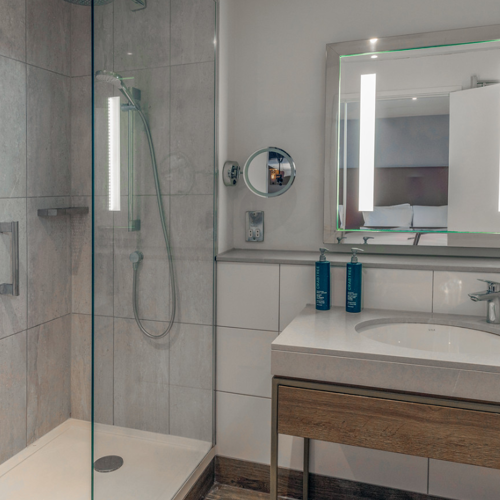 <p>SUPERIOR KING</p>