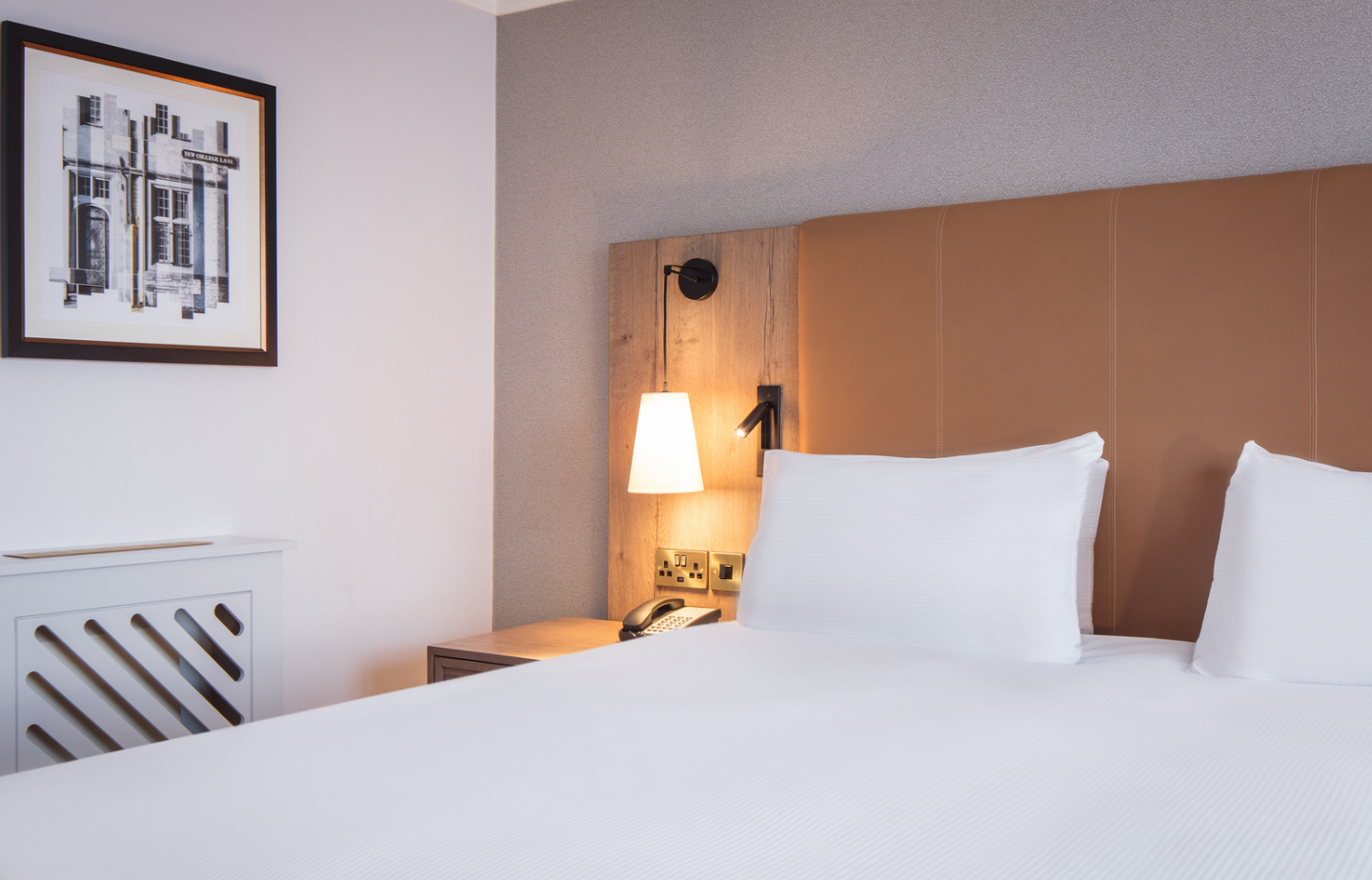ROOMS & SUITES