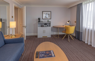 Oxford Suites Carousel Desktop 4