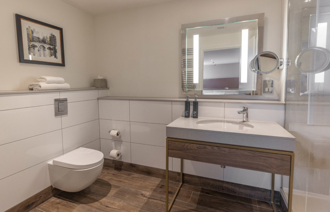 Oxford Juniorsuites Carousel Desktop 3